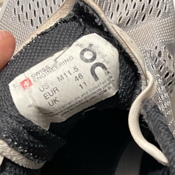 On Cloud Cloudsurfer Men’s Size 11.5 Light Gray Running Shoes Small Flaws - Picture 9 of 9